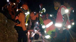 Najmenej 60 ľudí ostalo po zosuve pôdy v Indonézii zasypaných v bani