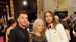 Herec a spevák Jared Leto (vpravo) vzal na Oscary svoju mamu Constance a brata Shannona. Stalo sa tak v roku 2014, keď cenu aj získal.