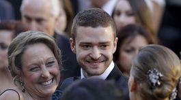 Herec a spevák Justin Timberlake na snímke s mamou Lynn Harless na 83. ročníku Oscarov v roku 2011.