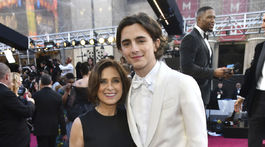 Herec Timothee Chalamet a jeho mama Nicole Flender na Oscaroch v roku 2018.