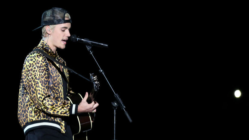 Speváčk Justin Bieber na vyhlásení cien Grammy...