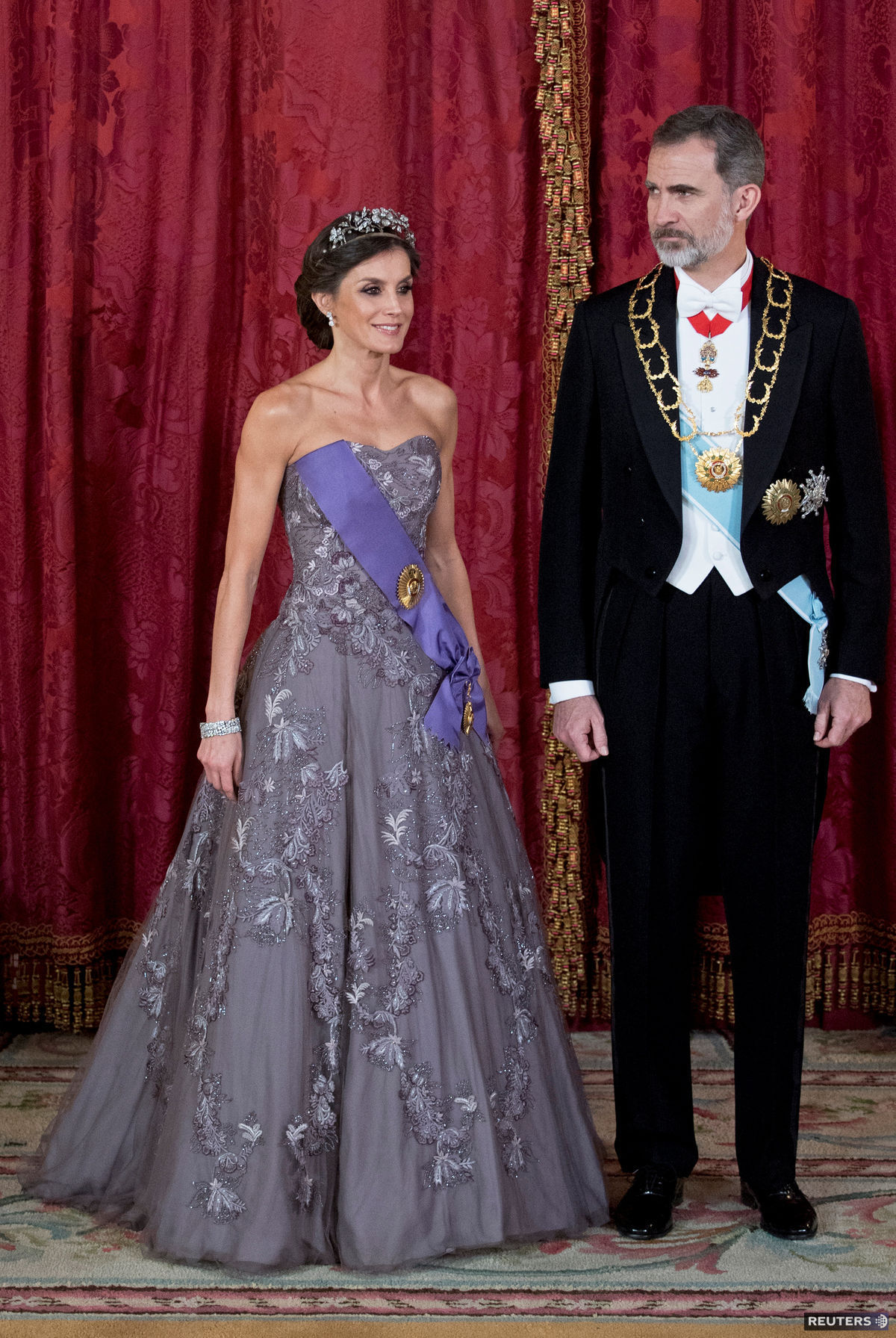 Španielsky kráľ Felipe a jeho manželka,...