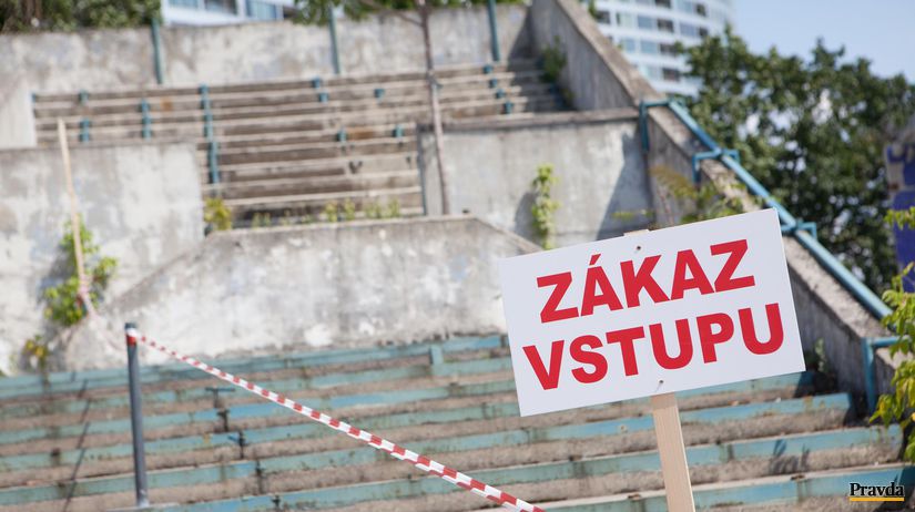 Začiatok búracích prác na Tehelnom poli v júli...