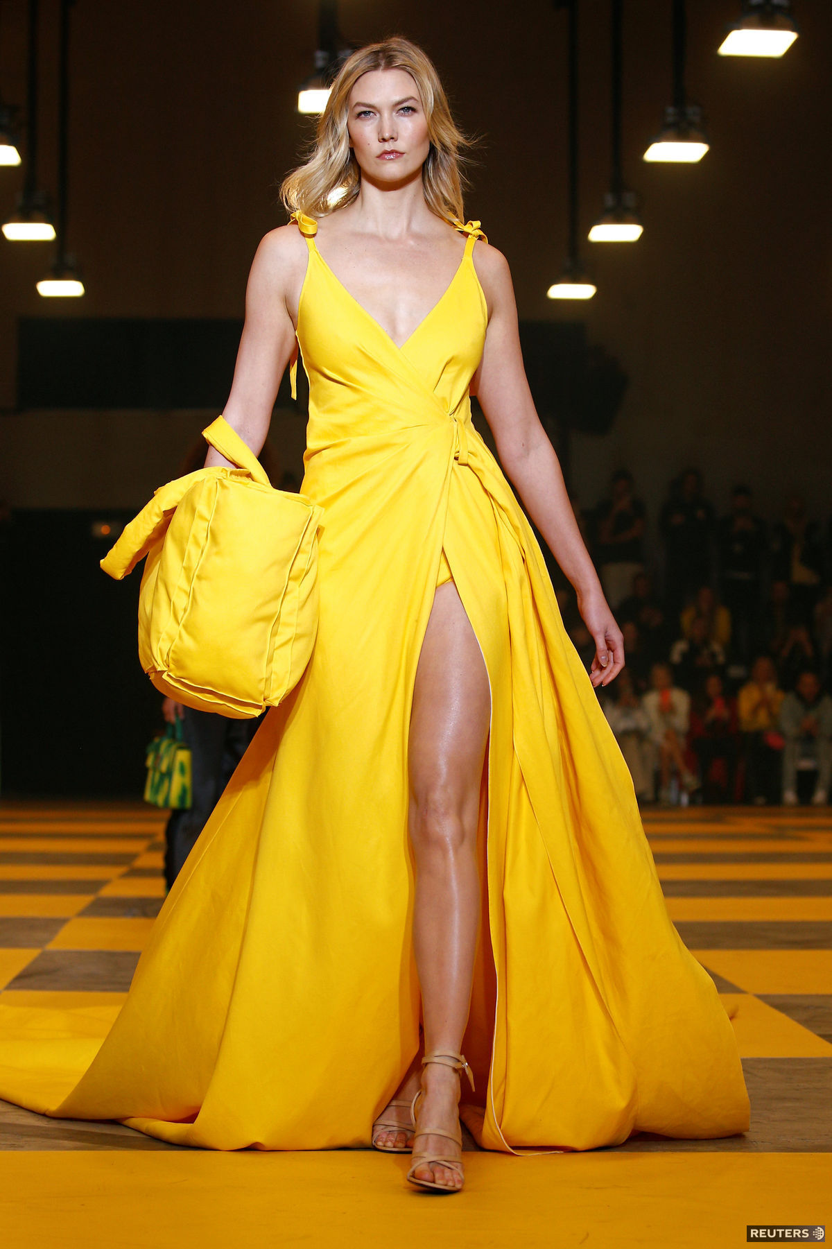 Topmodelka Karlie Kloss na prehliadke Virgila...
