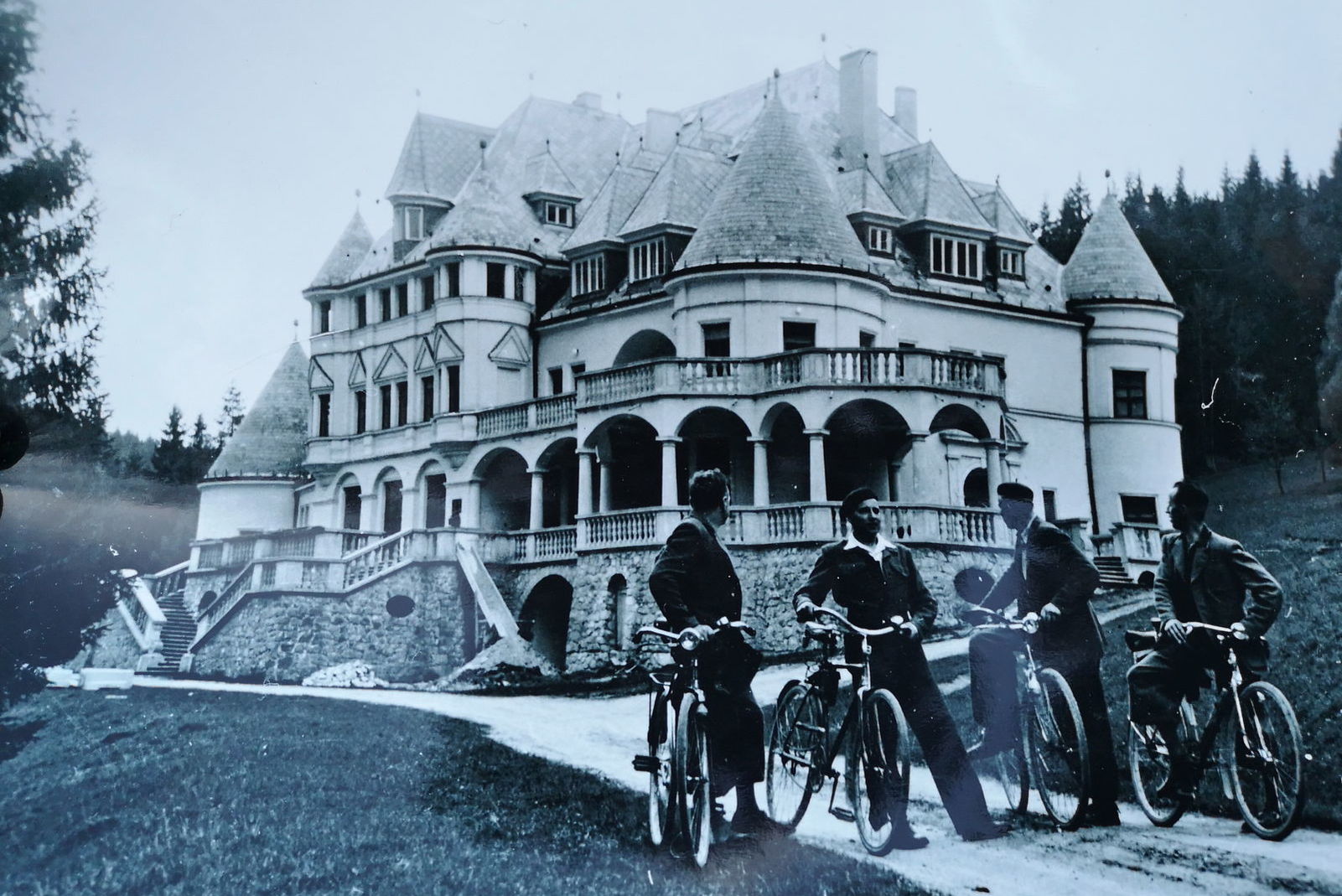 Zámok Kunerad dal v roku 1916 postaviť gróf...