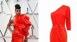 Žiarivý oranžovo-červený odtieň na kreácii kostýmovej dizajnérky Hannah Beachlerovej. Vyskúšať ho môžete napríklad aj so šatami Elisabetta Franchi, predávajú sa za 339 eur.