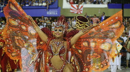Kráľovná samby Viviane Araujo zo školy Salgueiro na karnevale v Rio de Janeiro.