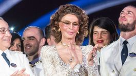 Sophia Loren sa výstrihu nevzdáva ani ako 84-ročná! Pozrite sa