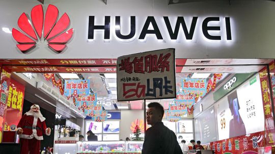 Tlak zo strany USA Huawei nezabrzdil. Firma zvýšila tržby o 39 percent
