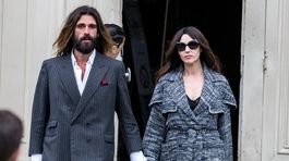 Zamilovaná Monica Bellucci! Poplietla hlavu o 18 rokov mladšiemu umelcovi