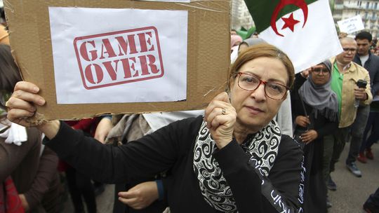Alžírsko: Buteflika aj problémy ostávajú