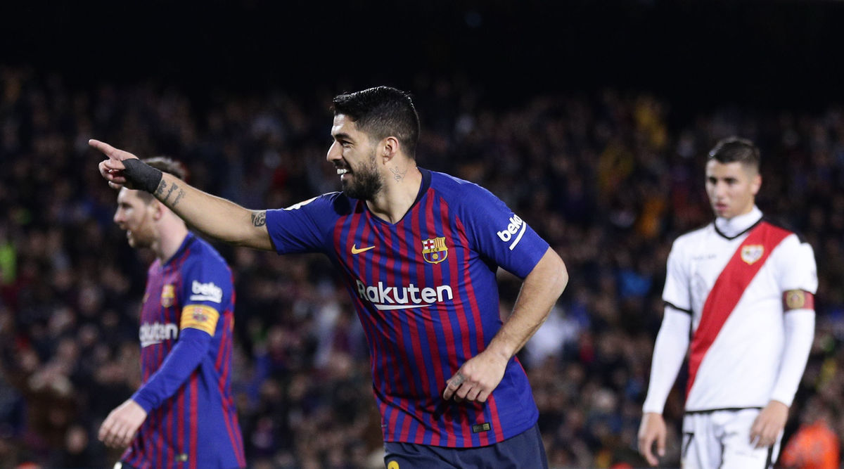 Luis Suárez z Barcelony oslavuje gól. Presadí...