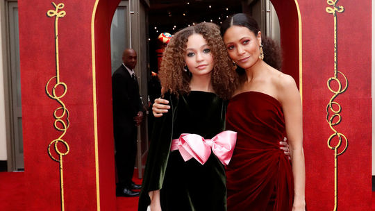 Nico Parker a jej mama, Thandie Newton, na...