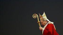 Austrálskeho kardinála Pella odsúdili na 6 rokov za zneužívanie detí