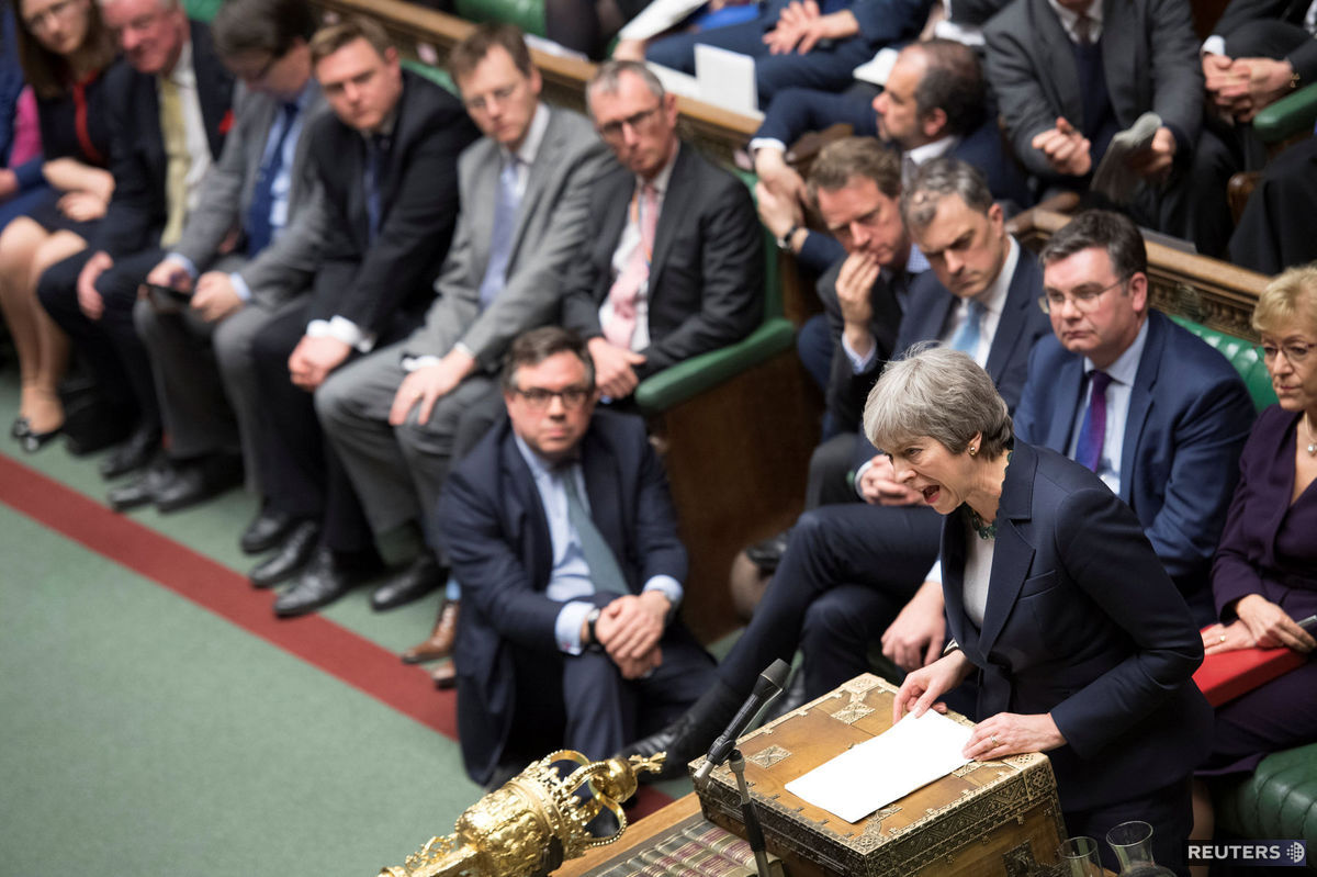 Britská premiérka Theresa Mayová počas...