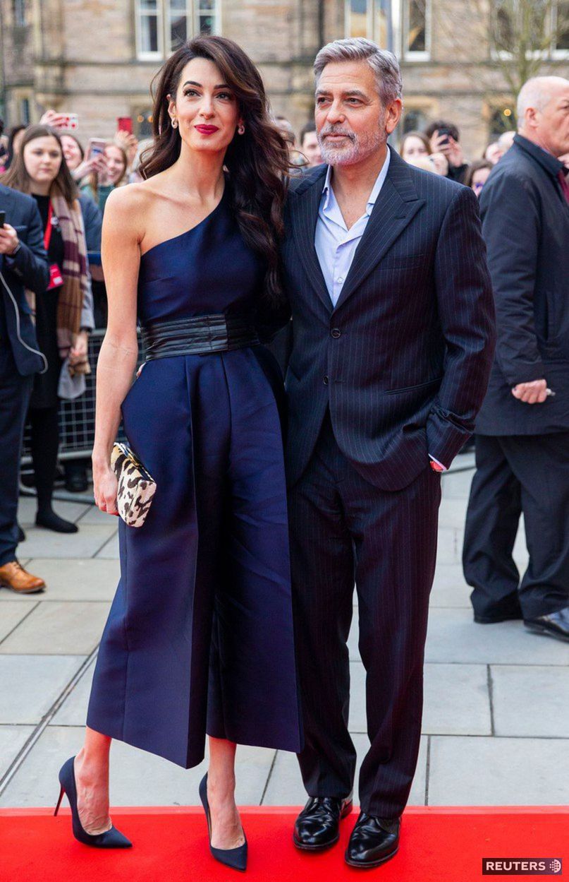 George a Amal Clooneyovi v meste Edinburgh.