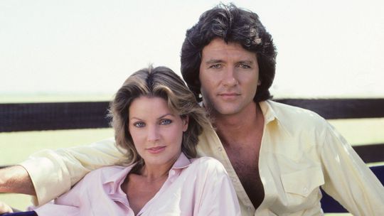 Priscilla Presley a Patrick Duffy na zábere k...