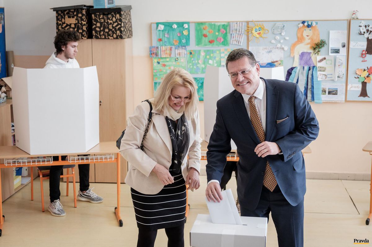Maroš Šefčovič s manželkou odvolil na ZŠ...