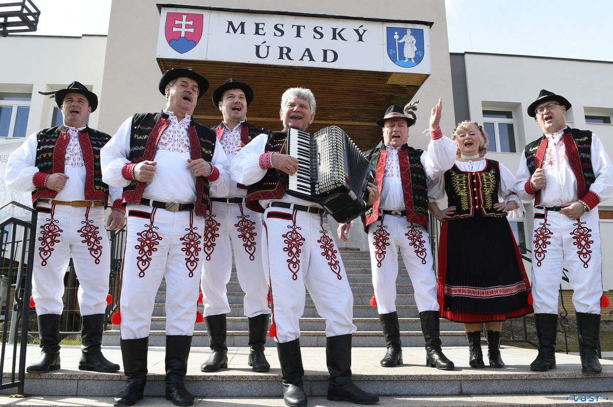 Na snímke členovia miestneho FS Šarišske...