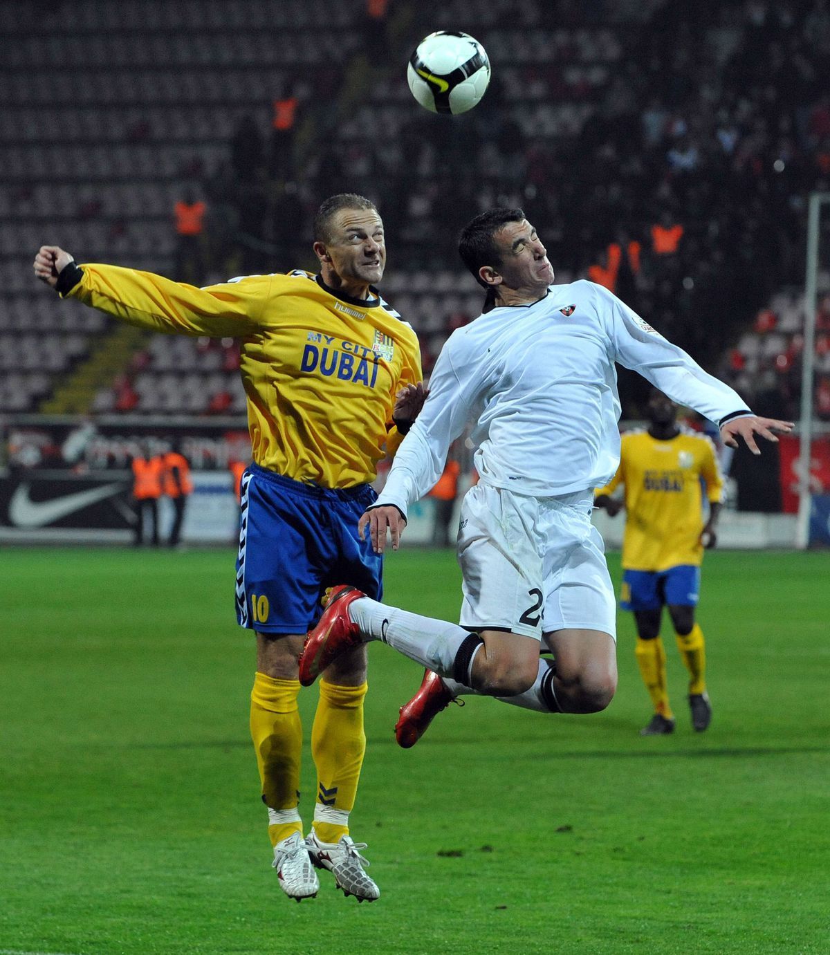 Attila Pinte (vľavo) v drese Dunajskej Stredy v...