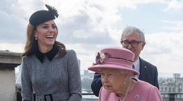 Britská kráľovná Alžbeta II. a vojvodkyňa Kate z Cambridge