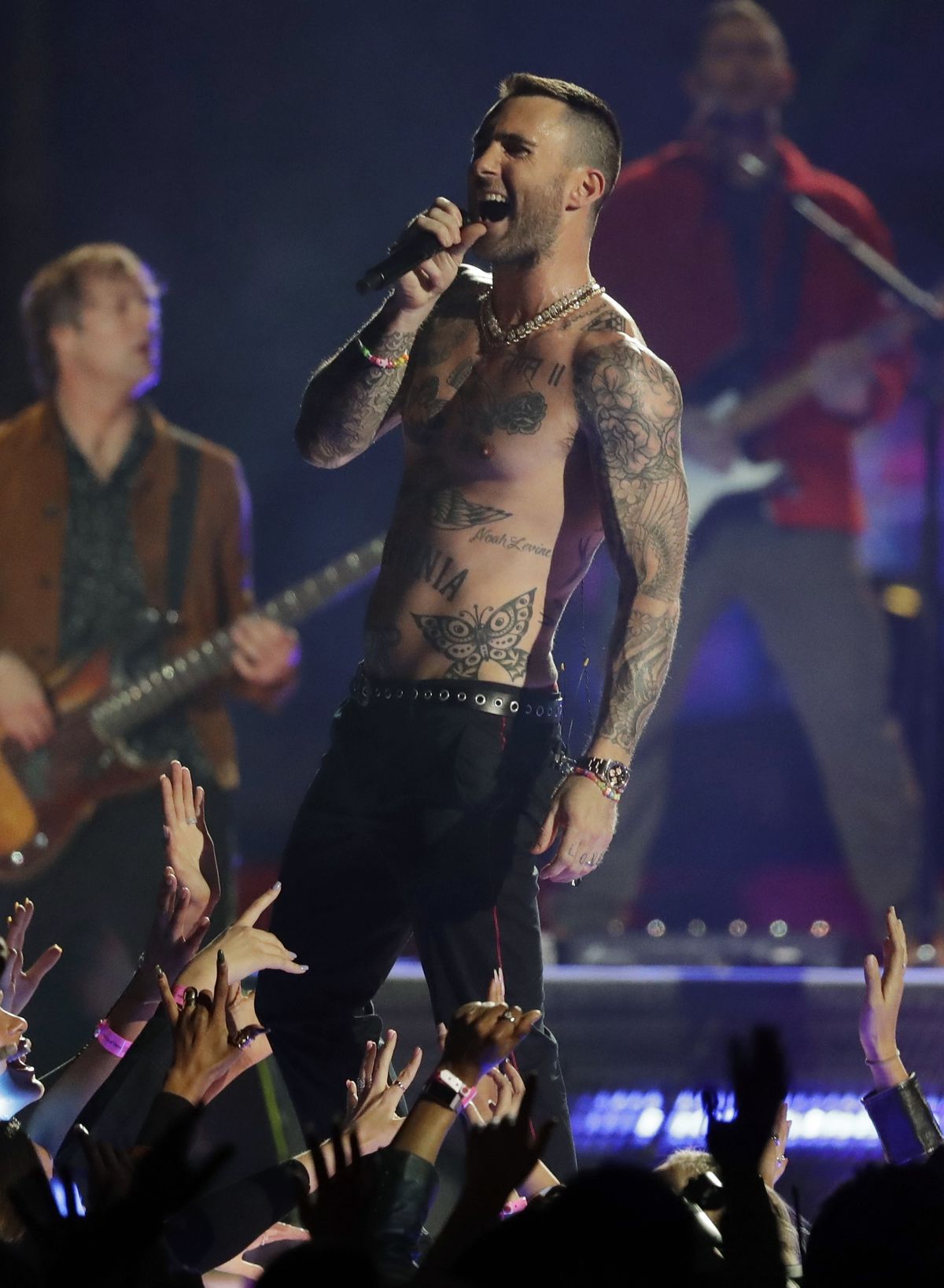 Rok 2019: Spevák Adam Levine s kapelou Maroon 5...