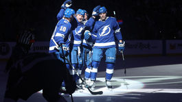 Tampa prvýkrát ovládla základnú časť NHL. Trofej si zaistila po súboji Slovákov
