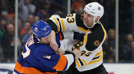 VIDEO: Boston s dominantnou výhrou, Chára zmastil Martina