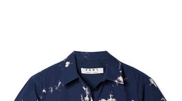 Košeľa s detailom batikovaného vzoru značky Proenza Schouler. Za 235 eur predáva Net-a-porter.com.