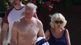 To sa len tak nevidí! Princ Charles a Camilla v plavkách na pláži