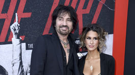 Za toto ma zabije, napísal Tommy Lee a ukázal manželku v bikinách... Wau!