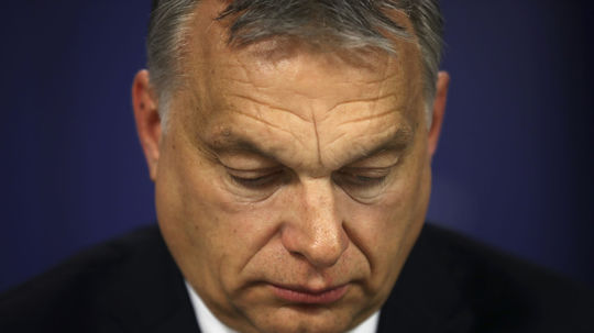 Orbán ustupuje európskym ľudovcom. Robí tak v záujme o obnovenie členstva strany Fidesz