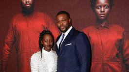 Herečka Lupita Nyong'o a jej kolega Winston Duke na premiére filmu My. 