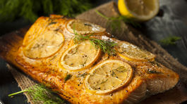 Boľavým kĺbom uľaví losos i kurkuma