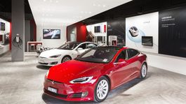 Tesla stráca náskok v elektrických baštách. Po krku jej ide VW ID.3