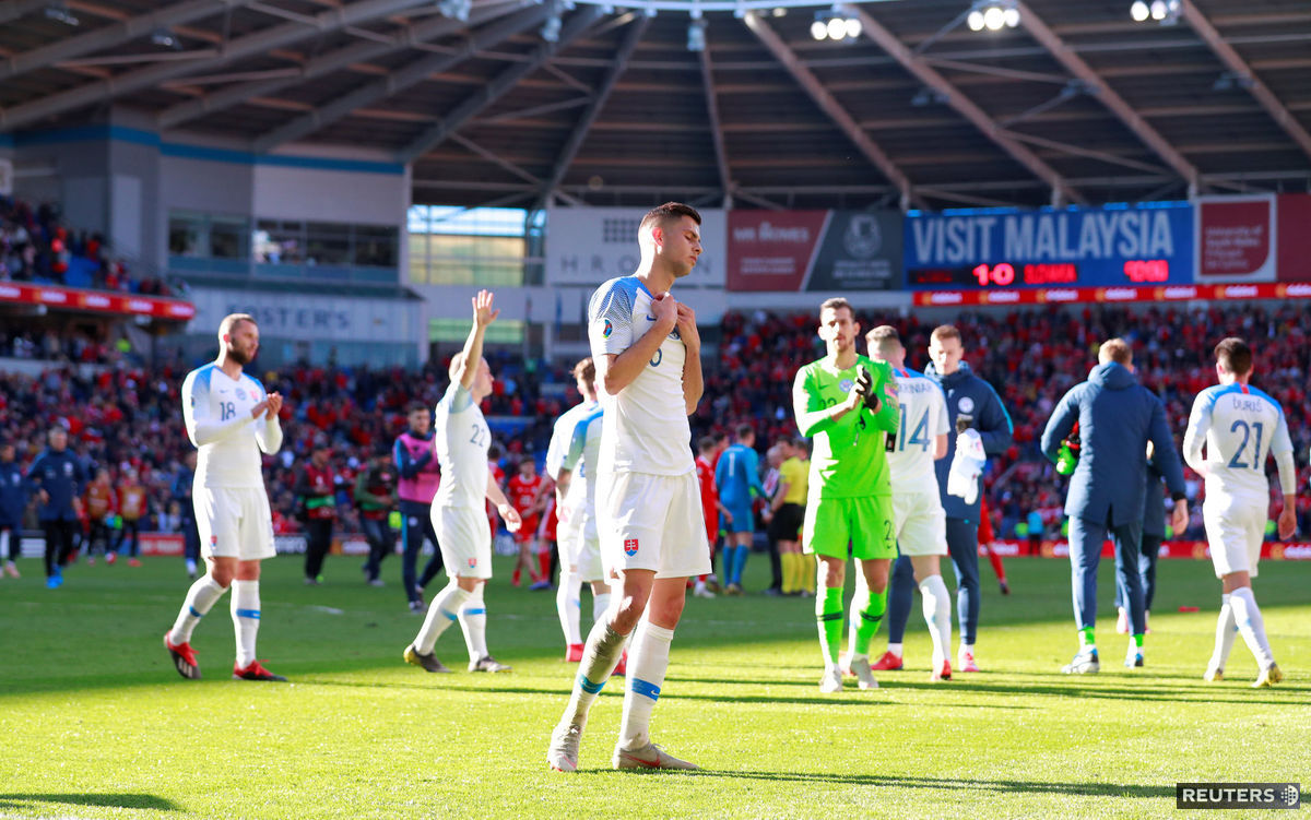 Sklamanie Slovákov po prehre v Cardiffe.