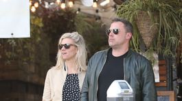 Zaľúbenci v uliciach? Affleck a jeho blondínka spolu a v dobrej nálade