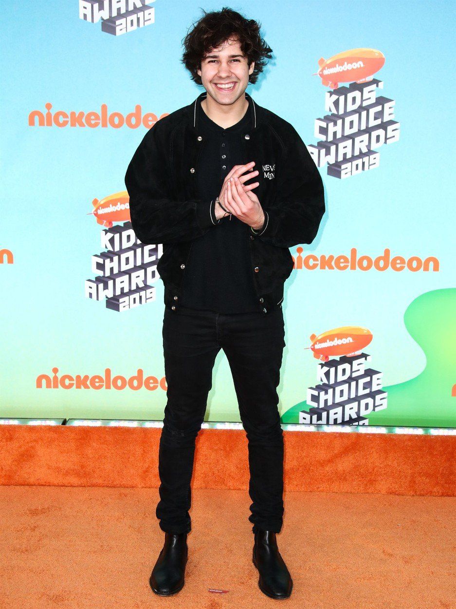 Youtuber a influencer David Dobrik pred...