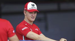 V otcových šľapajach. Schumacher junior bude jazdiť za Ferrari