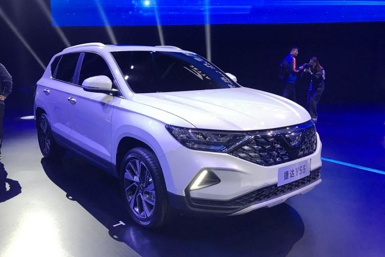 Menšie SUV VS5 síce pripomína Seat Ateca, viac...