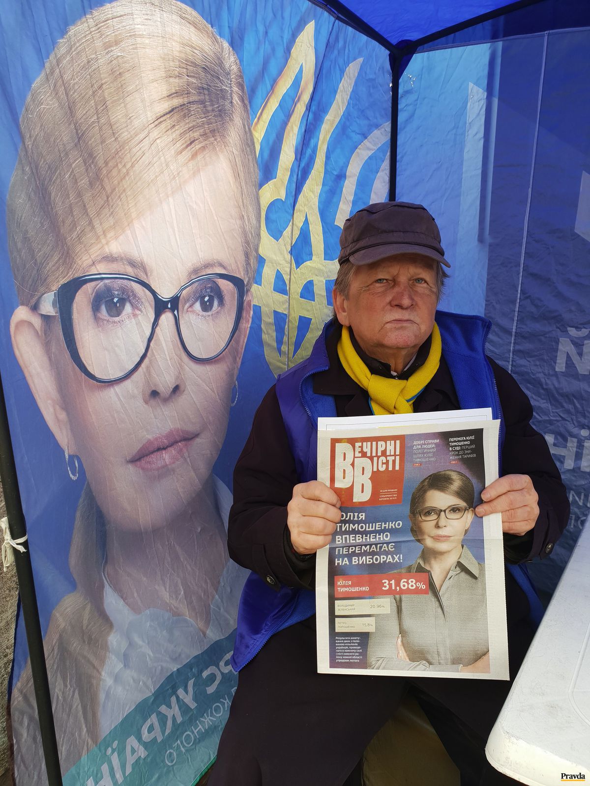 Valerij Kuznecov pri veľkom portréte bývalej...