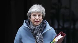 Skúsi Británia brexit bez Mayovej?