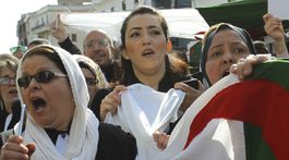 Alžírčania odmietajú líbyjský scenár