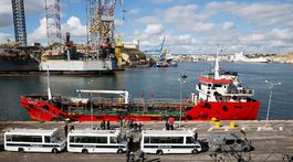 Na loď, ktorú uniesli migranti, vstúpila maltská armáda