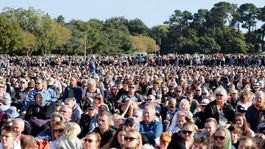 Na spomienkovom akte sa v Christchurch zúčastnili desaťtisíce ľudí