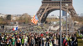 'Žlté vesty' vyšli do ulíc aj napriek policajným zákazom