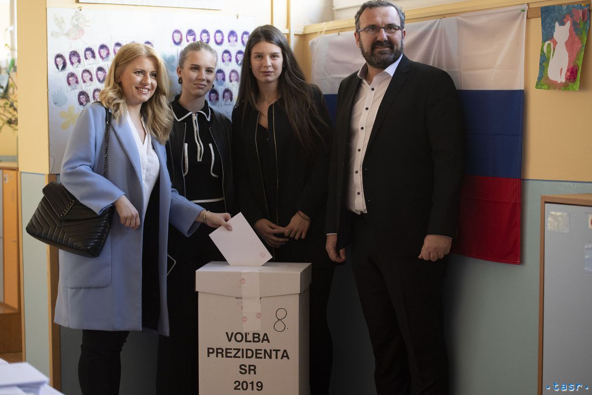 Na snímke vľavo kandidátka na prezidentku SR...