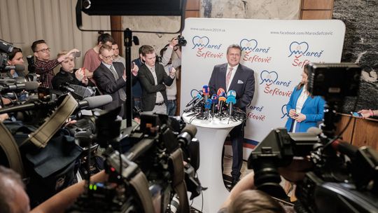 Dianie vo volebnom štábe Maroša Šefčoviča sledujeme ONLINE