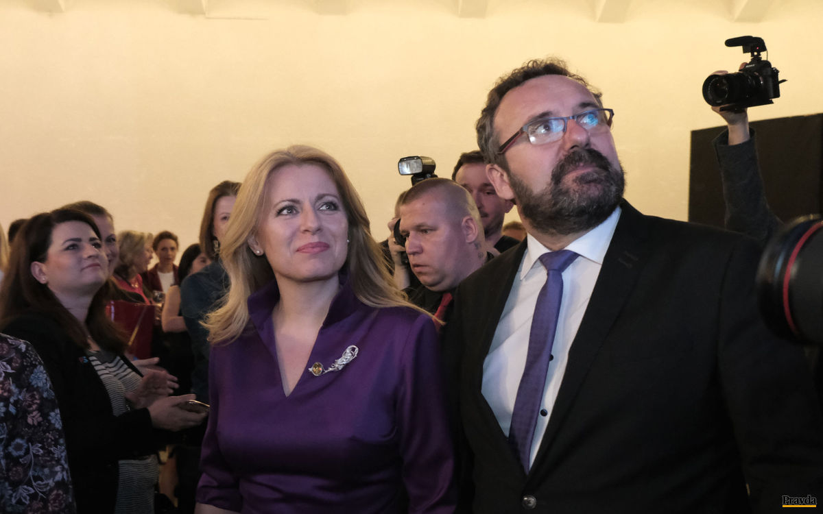 Nádejná prezidentka Zuzana Čaputová sleduje...