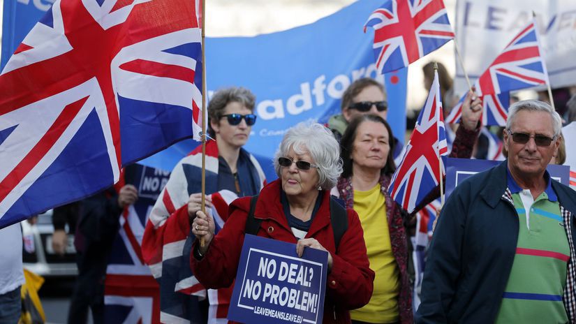 brexit transparent protest británia londýn